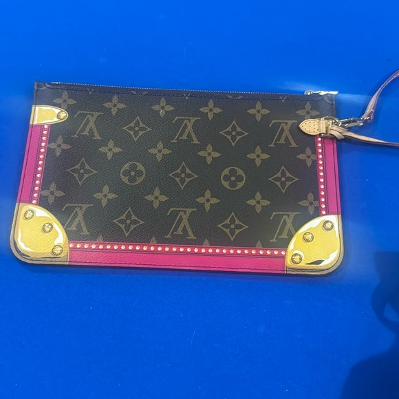 LV trunk wristlet - Picture 1 of 10